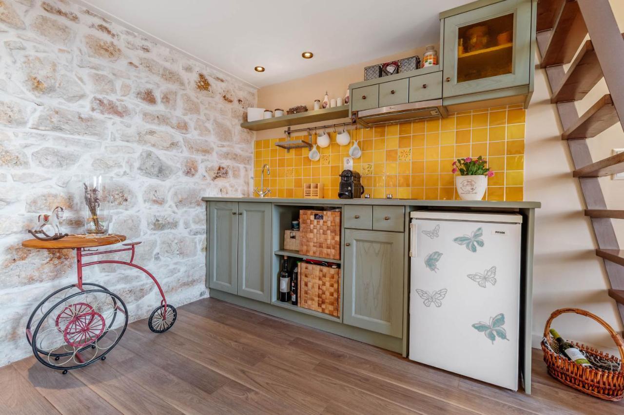 Mouragia Loft - Waterfront Old Corfu Town Apartment Bagian luar foto