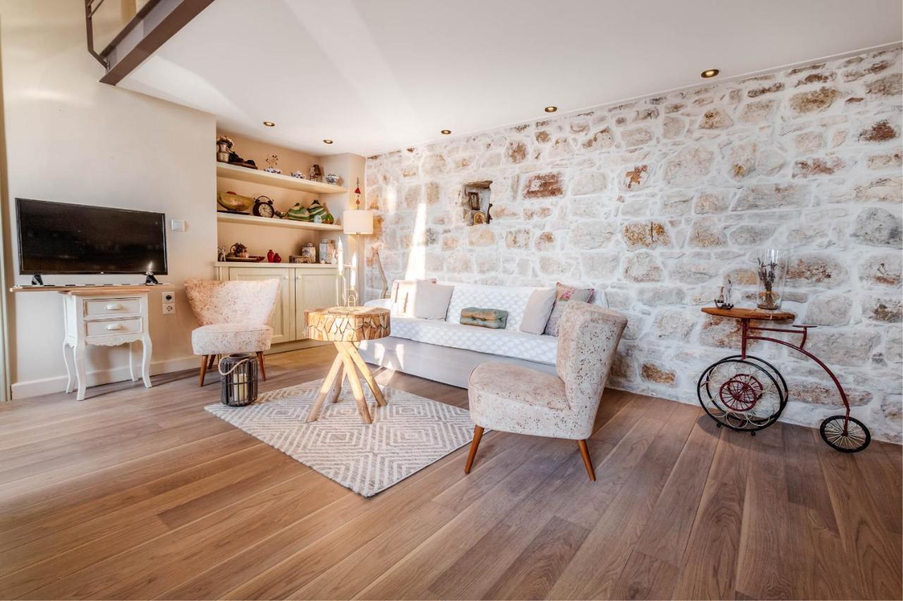 Mouragia Loft - Waterfront Old Corfu Town Apartment Bagian luar foto